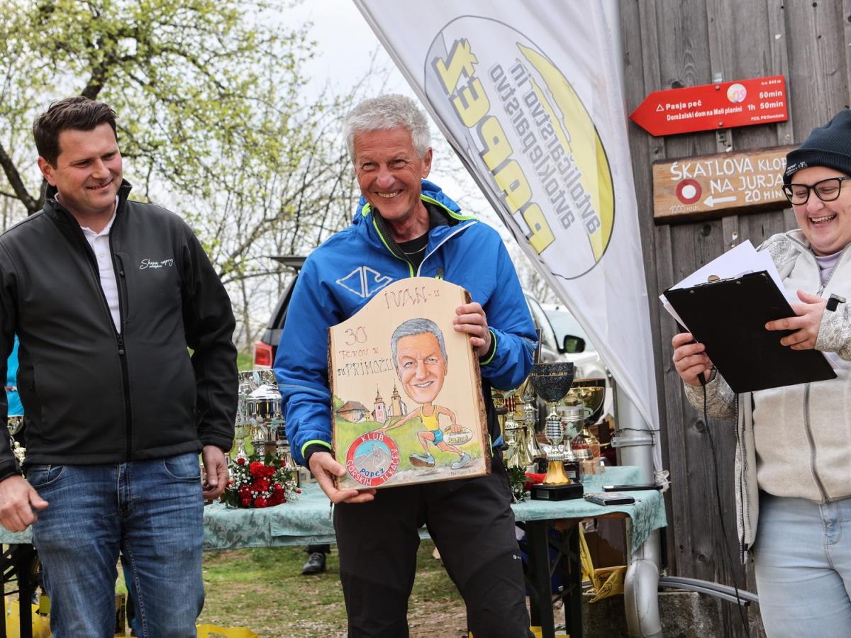 Ivan Urh s spominsko sliko 